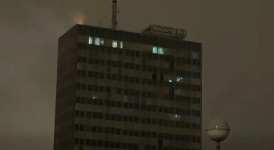 (Видео) Се шири снимка од пожарот во облакодерот „Вјесник“: се гледаат пламени и светла во движење