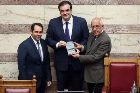 Во грчкиот Парламент доставен буџетот за 2026 година – предвидува раст од 2,4 отсто