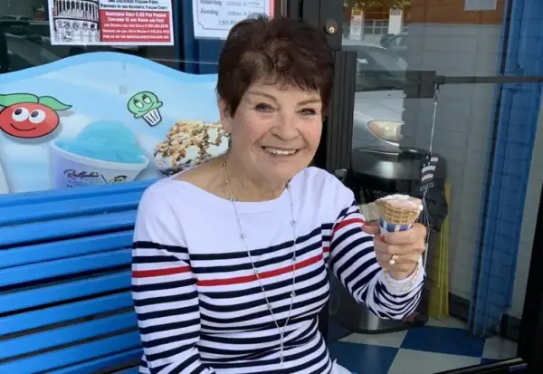 Секојдневното вежбање, здравата исхрана и социјалниот живот ѝ даваат енергија на оваа 93-годишна жена