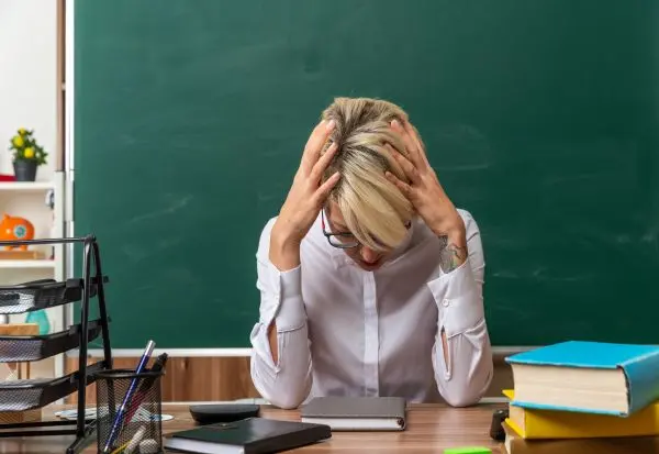 Наставниците во Велика Британија ја напуштаат професијата поради ниското ниво на благосостојба
