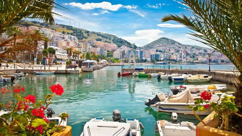 Албанија продолжува со рекордна посетеност од туристи, за десет месеци над 11,1 милион