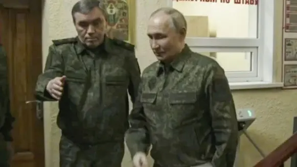 Путин во акција: Ја посети командната станица на руските сили