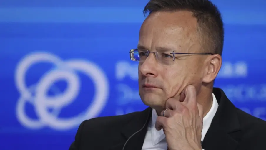 СИЈАРТО: Тоа е лудо, во Украина постои воена мафија и корумпиран систем, а Фон дер Лајен планира да испрати уште 100 милијарди евра