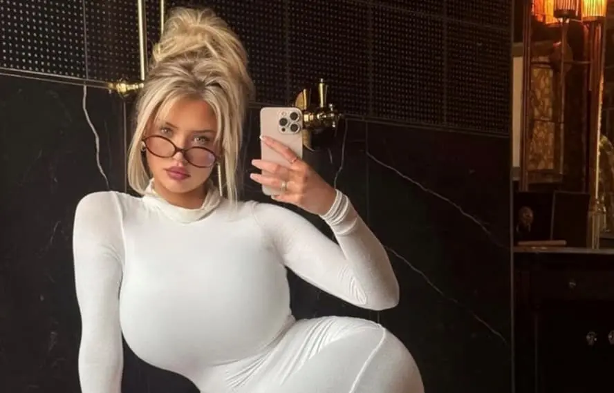 Најсекси хокеарката објави селфи од бањата и ги воодушеви фановите (ФОТО)