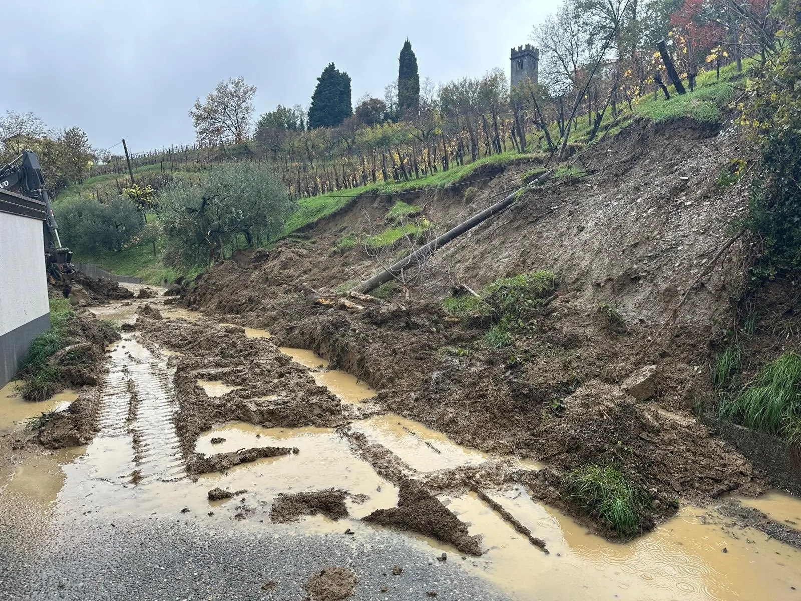 ЦУК: Истакна соопштение за состојбата на водостоите на реките, излевања, поплавени објекти и одрони по региони ширум Македонија