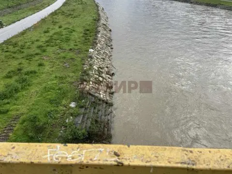 ЦУК: Истакна соопштение за состојбата на водостоите на реките, излевања, поплавени објекти и одрони по региони ширум Македонија