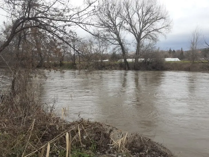 ЦУК: Во последното деноноќие на повеќе локации во државата се регистрирани зголемувања на водостоите на реките, како и одредени  излевања