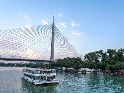 Астрономски цени на недвижности во Србија – речиси 10.000 евра за квадрат во „Белград на вода“, гаражно место достигнало 66.000 евра