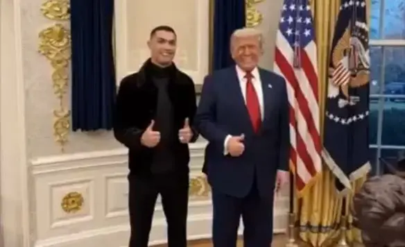 Видео од вештачка интелегенција, Роналдо и Трамп играат фудбалче во „Овалната соба“