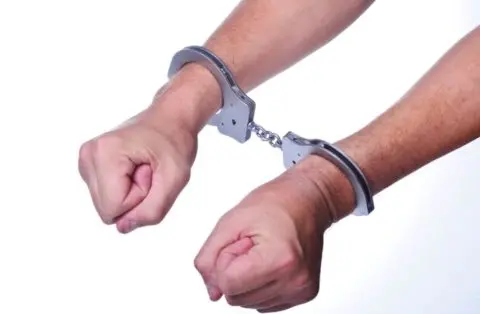 Викал и непристојно се однесувал, приведен маж од тетовско