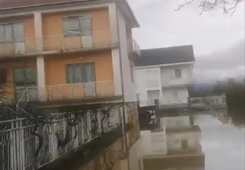 Поплави во ресенско, над 50 куќи и земјоделски површини под вода по излевањето на реките