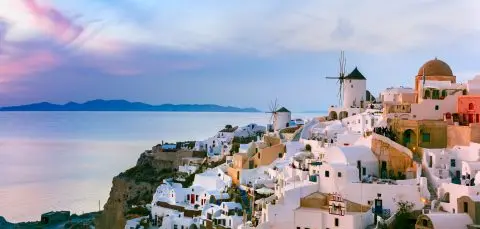 Научна студија: Движењето на магма под морското дно ја предизвикало интензивна сеизмичка активност кај грчкиот остров Санторини