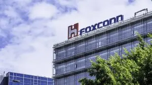 Производителот на Ајфон на пат да стане светска сила во изработка на батерии за автомобили