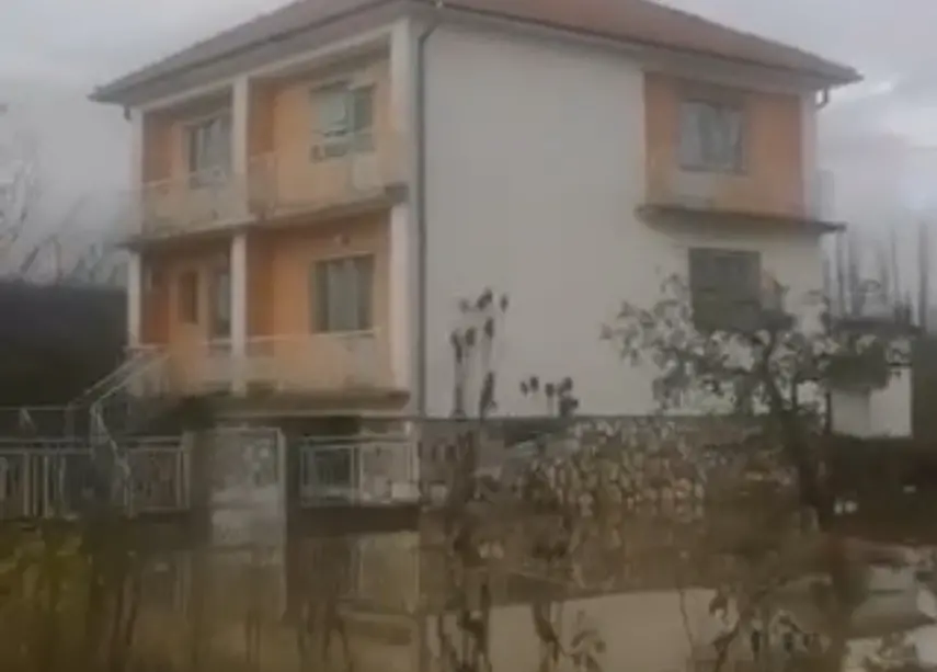 ЦУК во целосна мобилизација: Зголемени водостои и поплави во повеќе региони