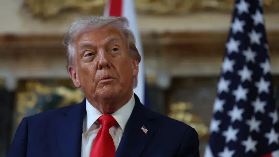 Претставници на ЕУ: Трамп доби часовник и златна прачка за да ги намали царините за Швајцарија