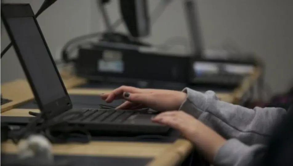 Државата прво им одобри, а потоа им ги укина ваучерите на постдипломците