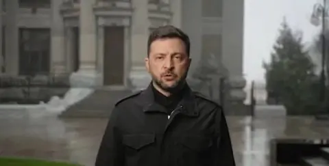 УКРАИНА ГО ПОДГОТВИ ТИМОТ ЗА МИРОВНИ ПРЕГОВОРИ Зеленски ги објави составот и целта на украинската делегација