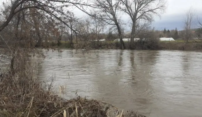 Нема опасност од излевање на реките по обилните врнежи од дожд, велат од ЦУК