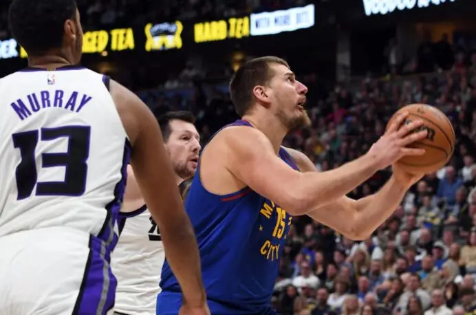 Некогаш и Јокиќ не може сам, Денвер поразени од Сакраменто