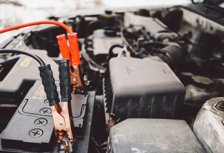 Како да препознаете дека акумулаторот ви слабее?