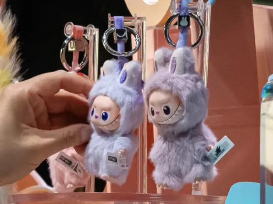 Зошто куклите Лабубу се клуч за разбирање на 2025 година?