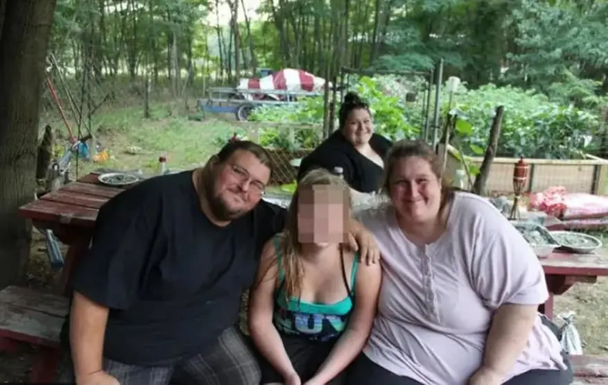 Гојазни родители со години ја изгладнувале својата ќерка- пред да падне во кома имала само 15 килограми (ВИДЕО)