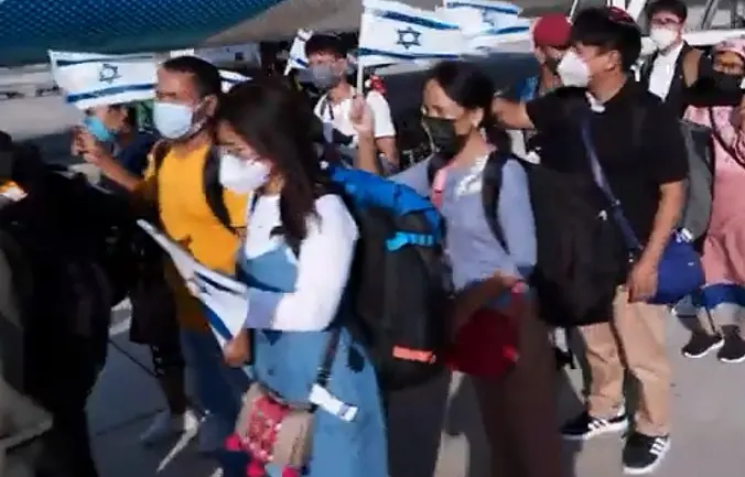 ИЗРАЕЛ: Илјадници Индијци кои се идентификуваат како потомци на библиското племе, ќе се населат во северен Израел од каде Хезболах ги набрка Евреите