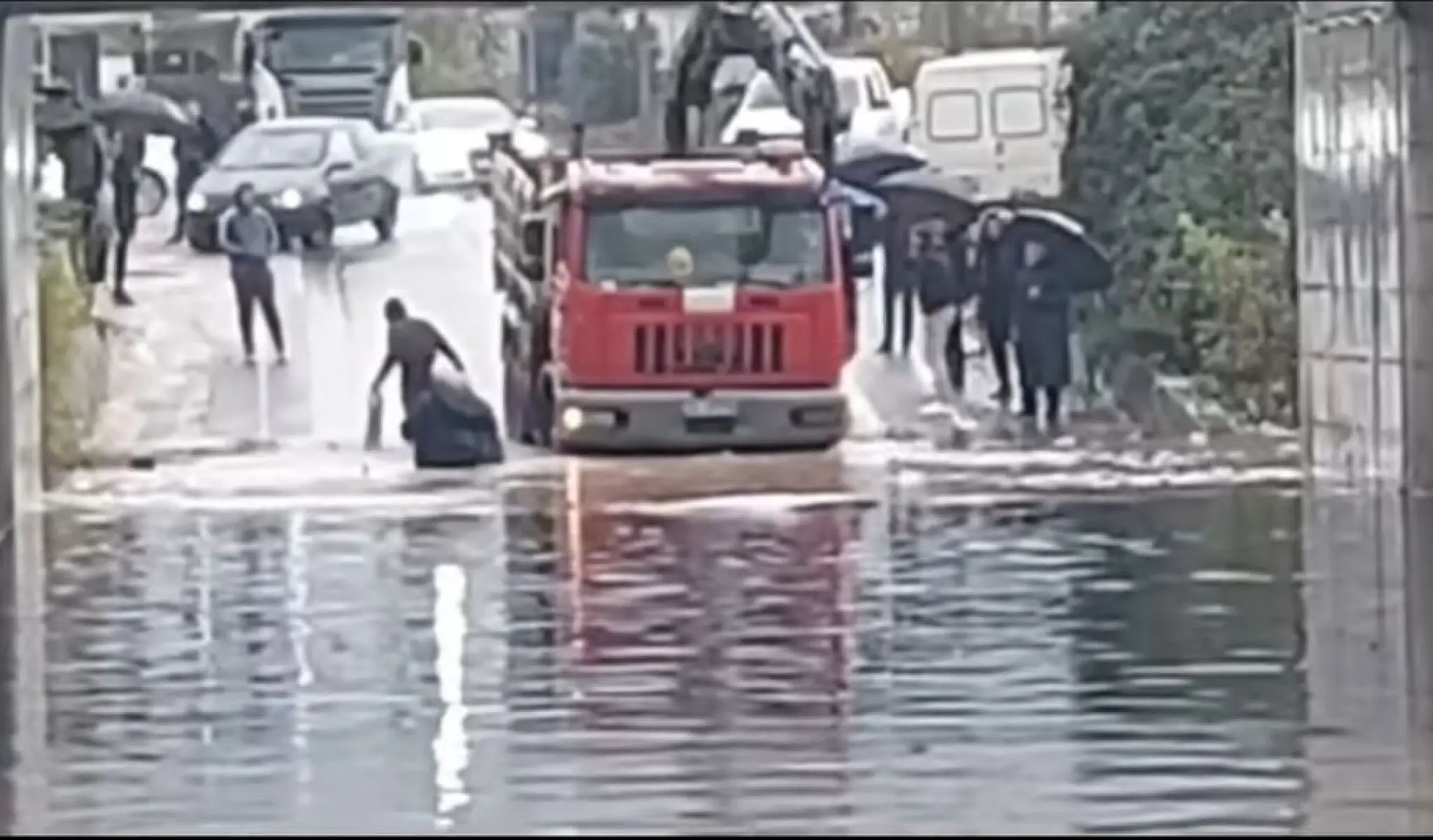 Еден загинат во поплавите во Албанија по обилните дождови