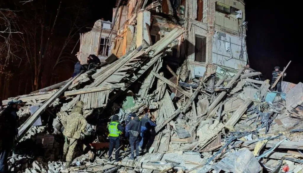 Четири лица загинаа, 17 повредени во руски напади со беспилотни летала врз Харков