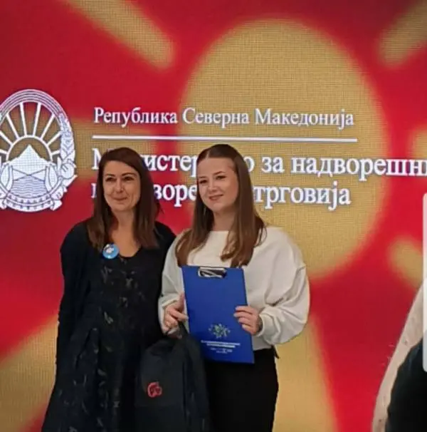 Ученичката Јана Китановска од Битола се закити со државна награда на литературниот конкурс на тема правдата поблиску до граѓаните