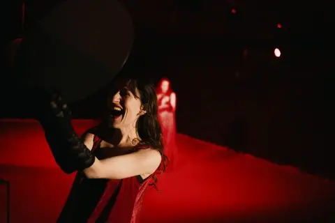 „Слугинките“ на Агнес Нокшиќи и ВР перформанс вечерва на МОТ