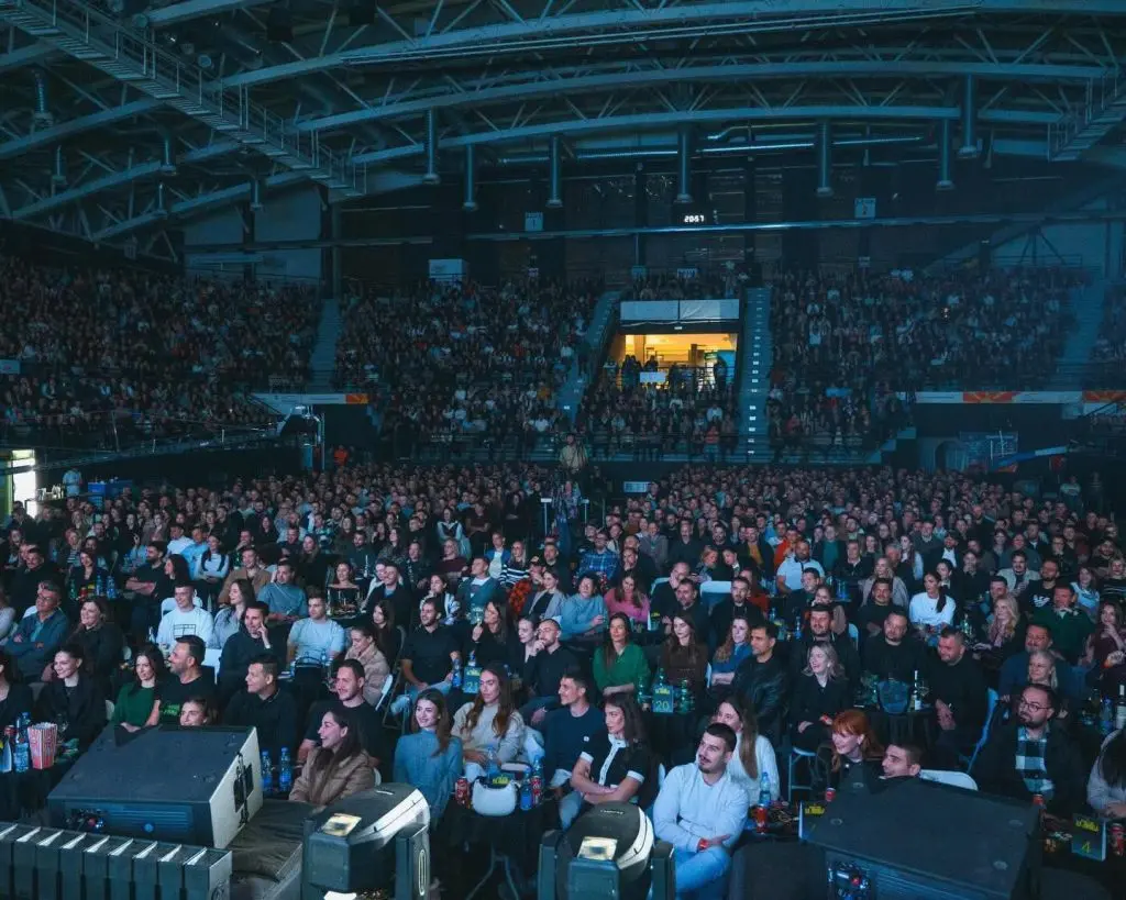 Три часовно шоу и смеа до солзи: Атанас и Тино два пати викендов ја наполнија салата Јане Сандански во Скопје