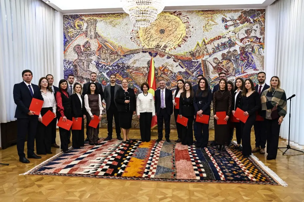 Претседателката Сиљановска Давкова ги додели стипендиите „Борис Трајковски“ за академската 2025/2026 година