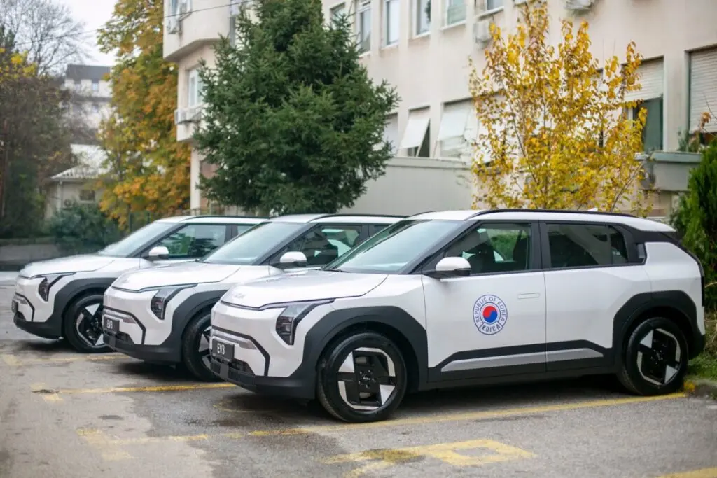 КОРЕЈА ДОНИРАШЕ 8 ЕЛЕКТРИЧНИ ВОЗИЛА ЗА ЗДРАВСТВО Стасаа 3, до крајот на месецов ќе пристигнат уште 5 возила
