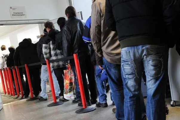 Извештај: Администрацијата на Трамп ќе го разгледа статусот на бегалците примени под Бајден