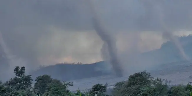 Над 100 куќи се оштетени од Торнадово близина на Хјустон