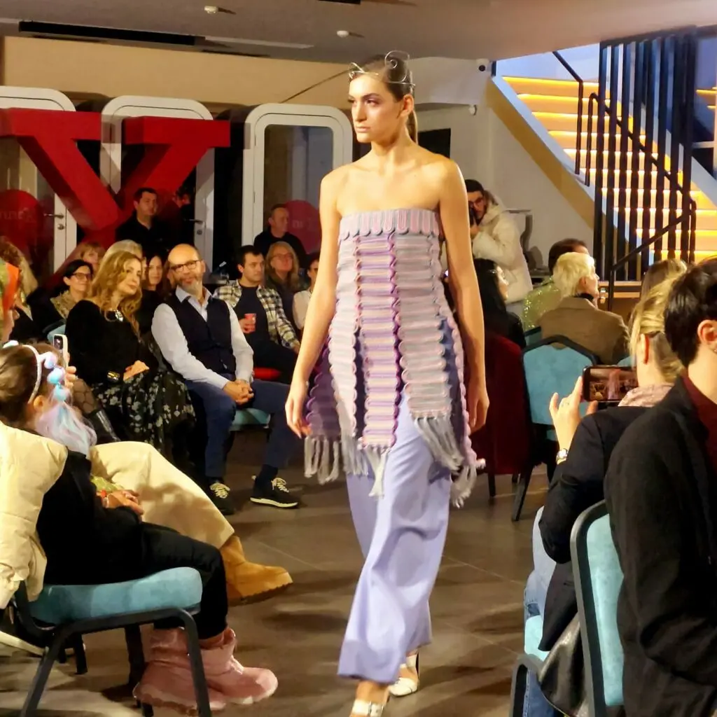 Ирина Тошева ја претстави „Џан“ – модерна модна ревија што ја оживува македонската традиција