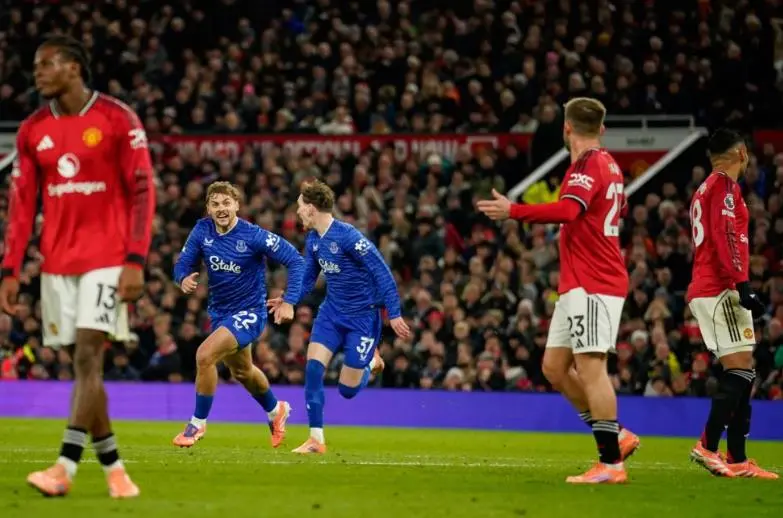 Дјусбери-Хол му донесе победа на Евертон над Манчестер јунајтед