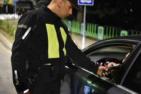 Рано почнал: Возач уапсен утринава со 2,09 промили алкохол