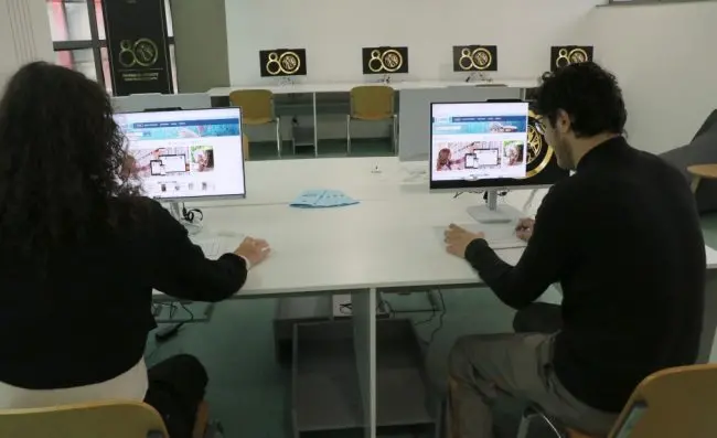 КОМПЈУТЕРИ ЗА СЛЕПИ И СЛАБОВИДНИ ЛИЦА СЕ ПОСТАВЕНИ ВО НОВАТА МУЛТИМЕДИЈАЛНА ЧИТАЛНА ВО НУБ „СВ. КЛИМЕНТ ОХРИДСКИ“