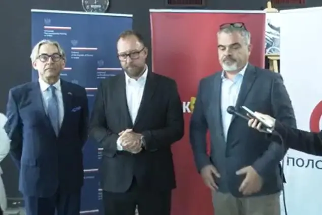 Со донација од полската Влада се обнови гледалиштето во Театар Комедија со 305 нови столчиња и нов под