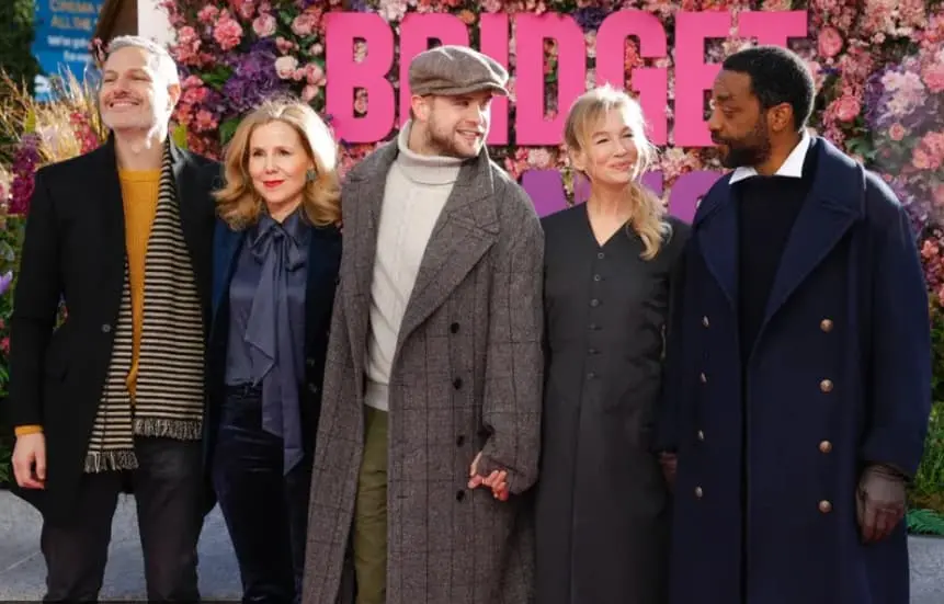 „Бриџит Џоунс“ доби статуа во Лондон- Рене Зелвегер: Послатка е од мене (ВИДЕО)