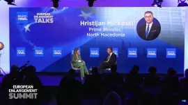 Торта и пофалби во Брисел, Албанија го прослави отворањето на сите ЕУ поглавја