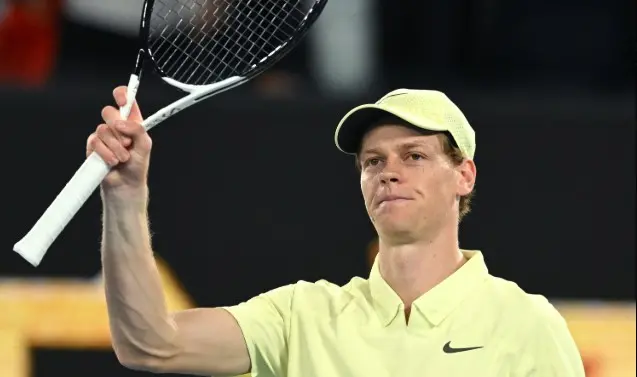 Која е убавицата до Синер – новата љубов која ги украде погледите во Торино