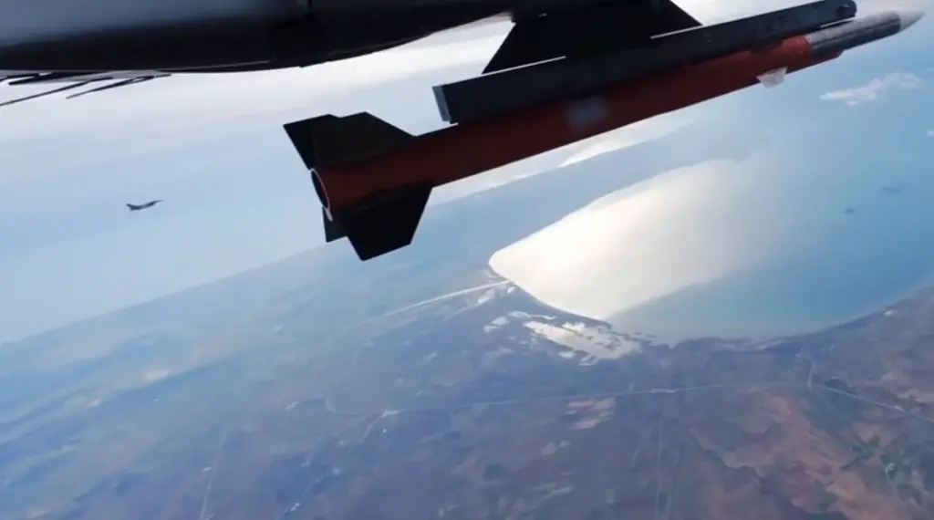 Турско беспилотно летало во симулирана борба откри и нападна авион Ф-16 со ракета воздух-воздух