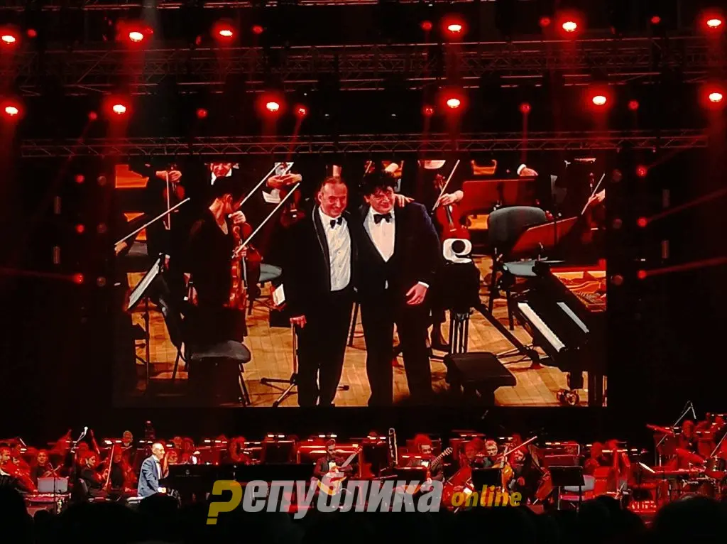 По музика праќаме порака во светот дека сме тука, постоиме и сме рамноправни, кажа маестро Симон Трпчески на славеничкиот концерт во Скопје за 25 години кариера