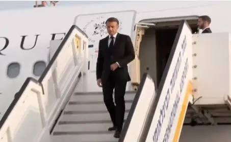 Макрон пред Божиќ во посета на Обединетите Арапски Емирати