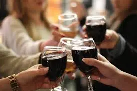 Саудиска Арабија им дозволи и на странските резиденти да купуваат алкохол во продавница во Ријад