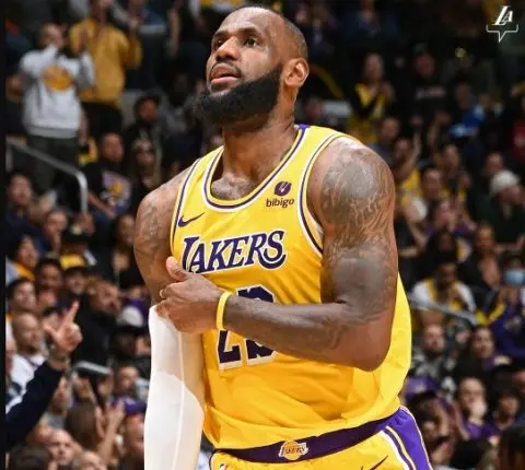 Леброн не сака да зборува за суспензијата на Пол