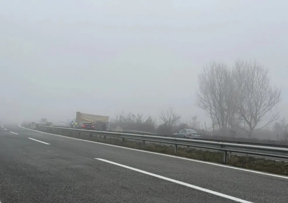 Повреден возач во сообраќајка на автопатот Скопје-Тетово 